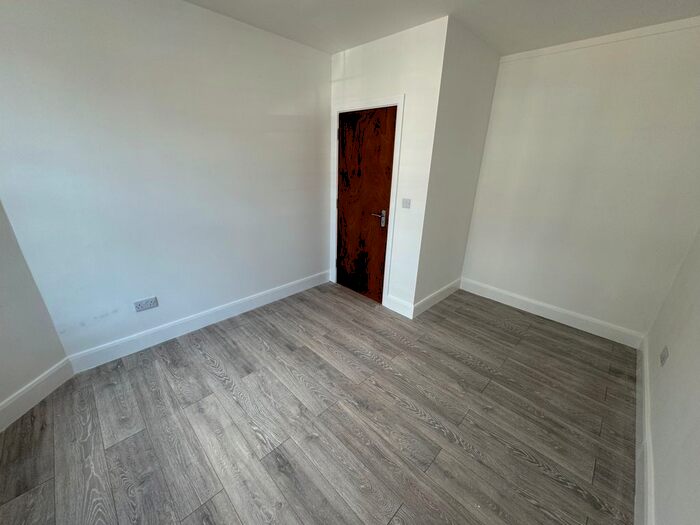 3 Bedroom Flat To Rent In Lewis Road, Southall, UB1