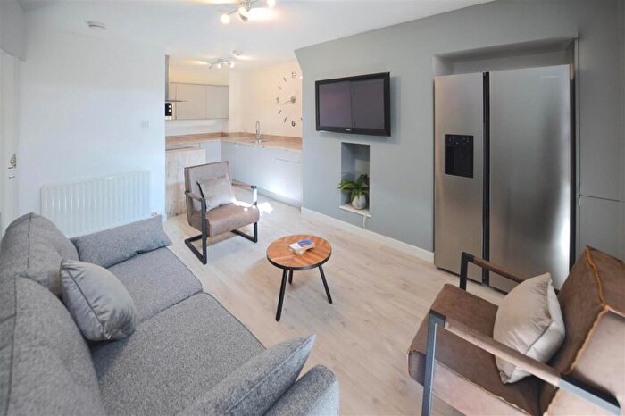 3 Bedroom Flat To Rent In £pppw Wolseley Gardens, Jesmond Vale, NE2