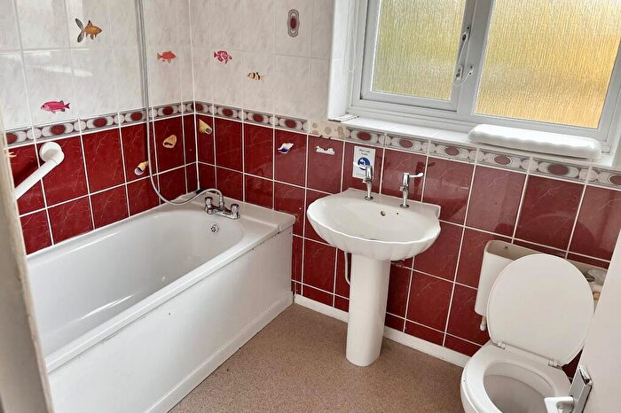 8 Bedroom Detached House For Sale In Heathlands, Chequers Lane, Walton-on-the-Hill, Surrey, KT20
