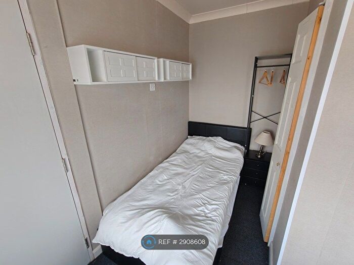 Studio To Rent In Most Farm Road, London, UB5
