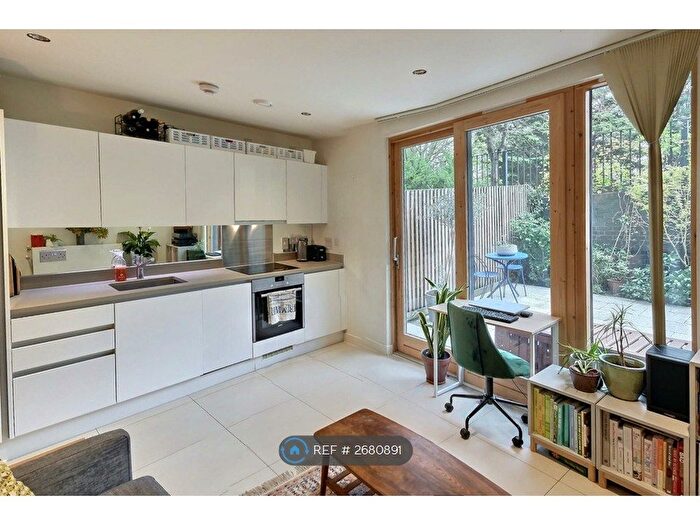 Studio To Rent In Cobblestone Square, London, E1W