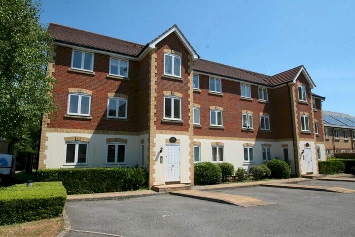 2 Bedroom Flat To Rent In Drew Place, Caterham, CR3