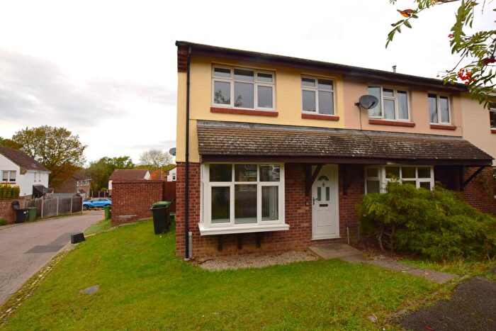 3 Bedroom End Of Terrace House For Sale In Cornflower Gardens, Billericay, CM12