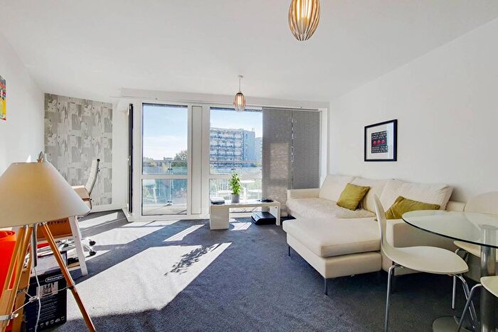 1 Bedroom Flat To Rent In Salamanca Place, Vauxhall, London, SE1