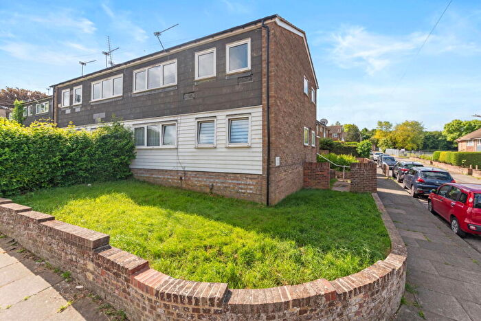 1 Bedroom Maisonette For Sale In Gravesend, DA12