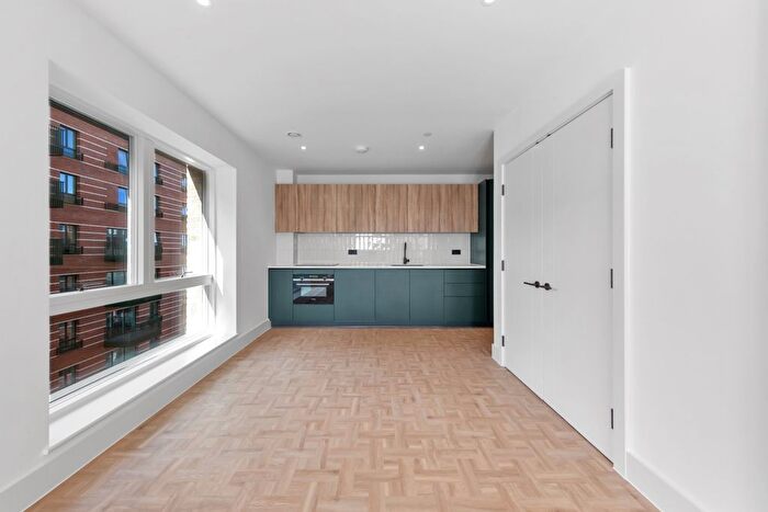1 Bedroom Flat To Rent In Peabody Estate, St. John's Hill, London, SW11