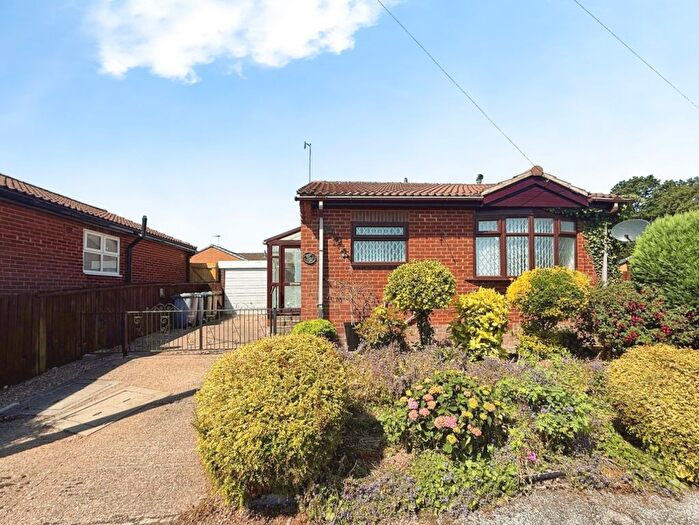 2 Bedroom Detached Bungalow For Sale In Saxton Close, Elsecar, Barnsley, S74
