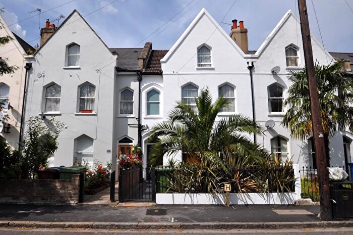 2 Bedroom Flat For Sale In Montpelier Road, London, SE15