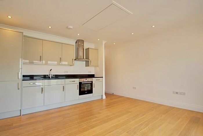 2 Bedroom Flat To Rent In High Street, Barnet, Hertfordshire, EN5