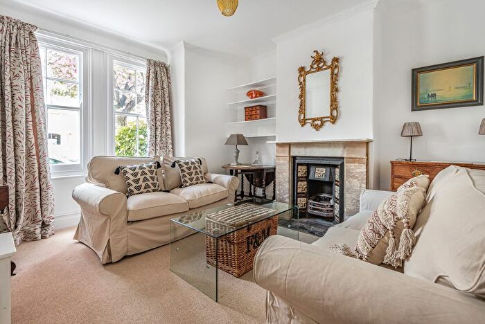 2 Bedroom Flat To Rent In Tennyson Street, London, SW8