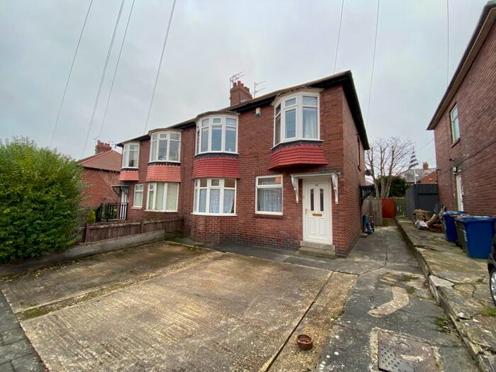 3 Bedroom Flat To Rent In Ovington Grove, Fenham, Newcastle Upon Tyne NE5