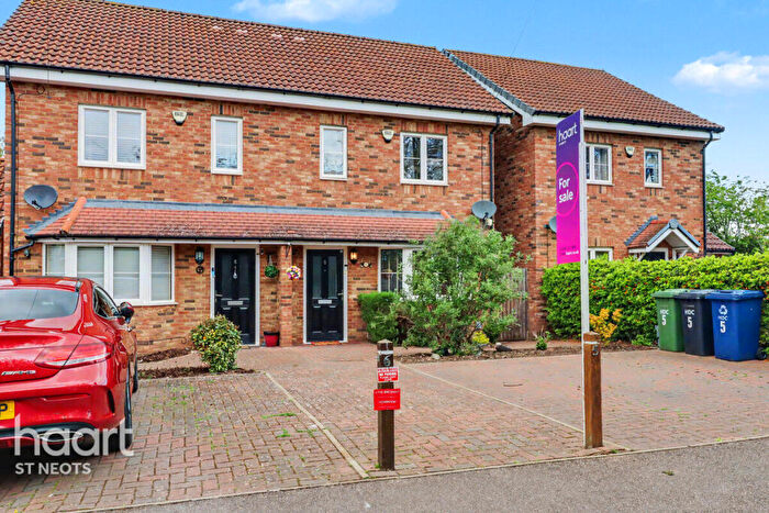 4 Bedroom Semi Detached House For Sale In The Brickhills, St Neots, PE19