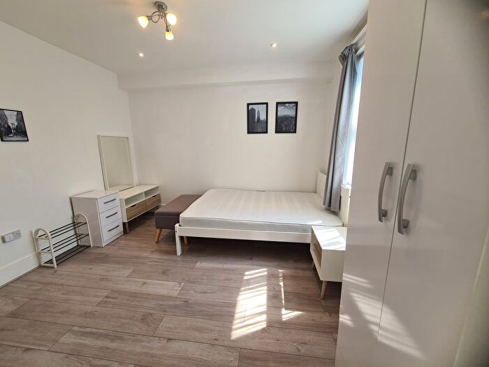 1 Bedroom Studio To Rent In Beatrice Avenue, London, SW16
