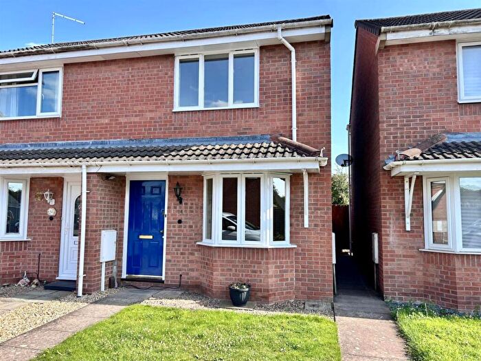 2 Bedroom Semi-Detached House For Sale In Bilton Close, Balderton, NG24