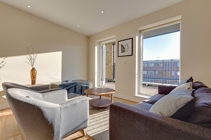 3 Bedroom Flat To Rent In Rockland Apartments, Lakenham Place, London, E3