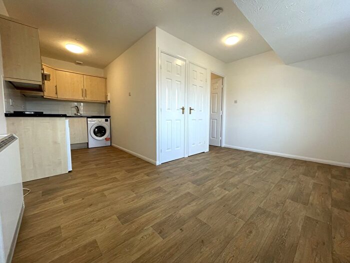 Studio To Rent In Raven Close, Colindale, NW9