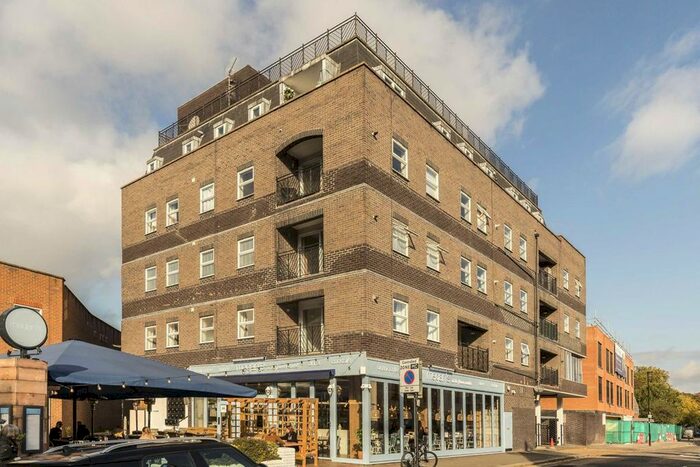 2 Bedroom Flat To Rent In Chiswick High Road, London, W4