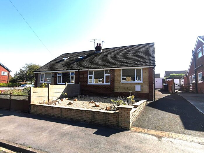 2 Bedroom Semi-Detached Bungalow For Sale In Hoghton Road Leyand, Leyland, PR25