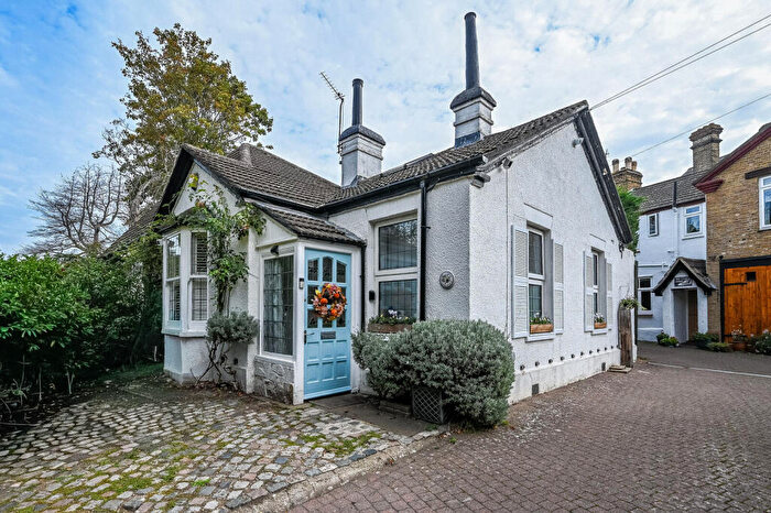 4 Bedroom Detached House For Sale In Mottingham Lane, Lee, London, SE9