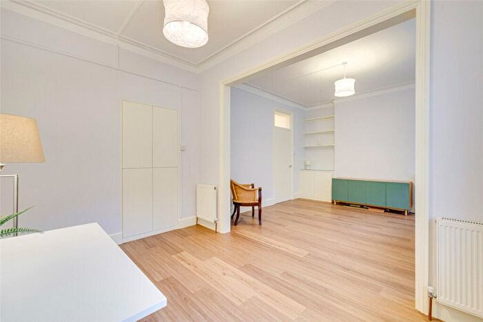 2 Bedroom Apartment To Rent In Fulham Road, London, SW10