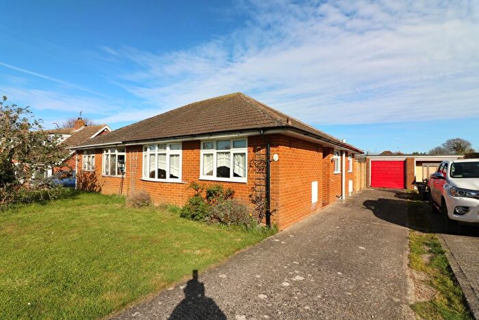 2 Bedroom Bungalow For Sale In Peak Drive, Eastry, Sandwich, CT13
