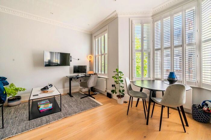 2 Bedroom Flat To Rent In Radipole Road, Parsons Green, London, SW6