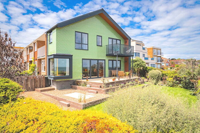 4 Bedroom Semi-Detached House For Sale In Wings Close, Broadstairs, CT10