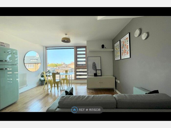 2 Bedroom Maisonette To Rent In Deptford High Street, London, SE8