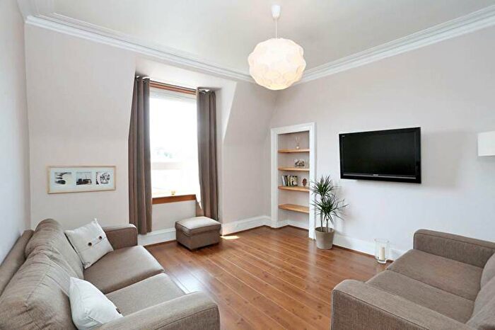 1 Bedroom Flat To Rent In Esslemont Avenue, Top Floor Right, AB25