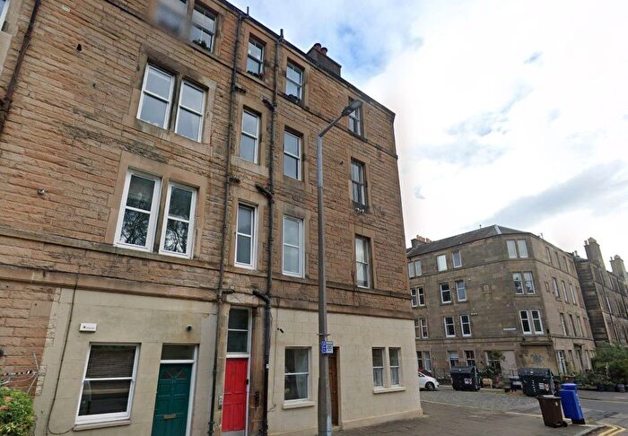 3 Bedroom Flat To Rent In Balcarres Street, Edinburgh, EH10