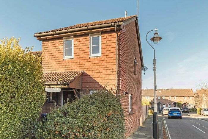 2 Bedroom Property To Rent In Balfour Road, London, W13