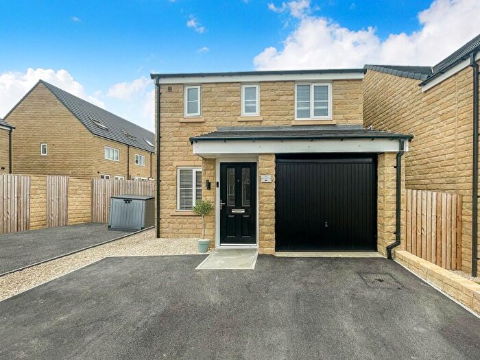 3 Bedroom Detached House For Sale In Weaving Mews, Skelmanthirope, Huddersfield, HD8