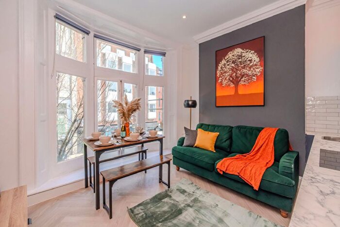 1 Bedroom Flat To Rent In , A, Queens Road, Brighton, BN1