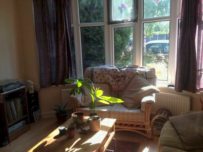 3 Bedroom Semi-Detached House To Rent In Hatherley Road, Withington, M20