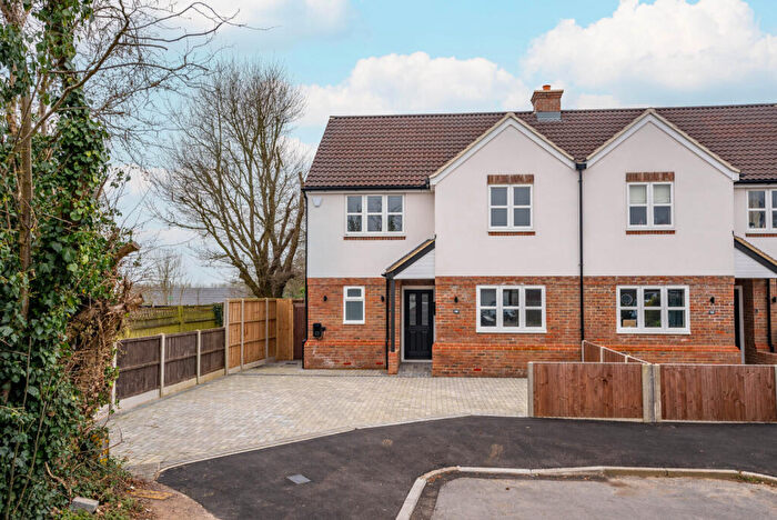 4 Bedroom Semi-Detached House For Sale In High Ash Road, Wheathampstead, St. Albans, Hertfordshire, AL4