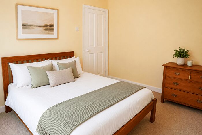 2 Bedroom Flat To Rent In Somerset Street, Kingsdown, BS2