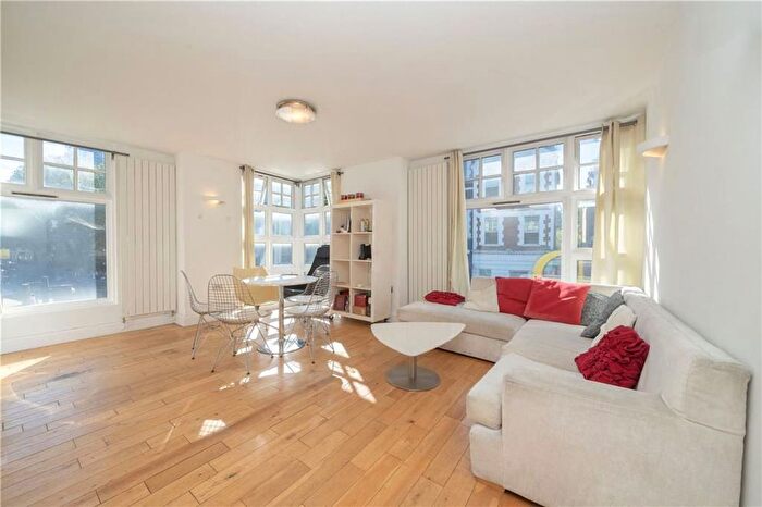 2 Bedroom Flat To Rent In Albert Bridge Road, Battersea, SW11