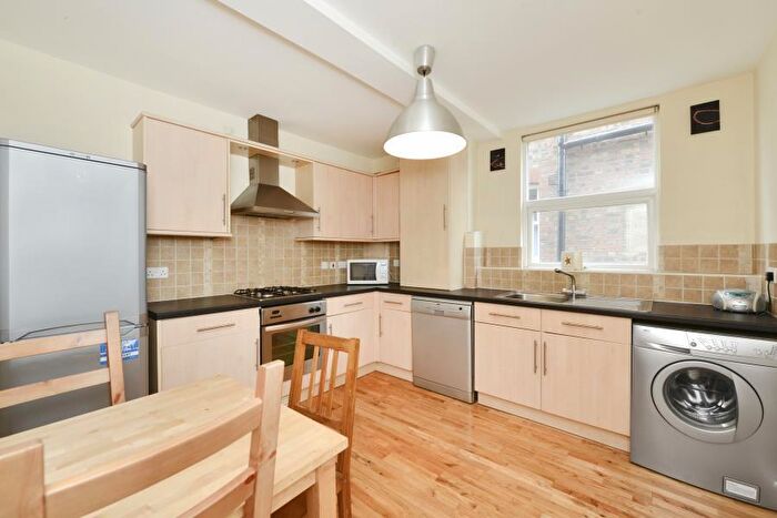 3 Bedroom Maisonette To Rent In Sunny Gardens Road, Hendon, London, NW4