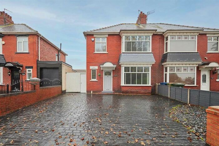 3 Bedroom Semi-Detached House For Sale In Corporation Road, Redcar, TS10