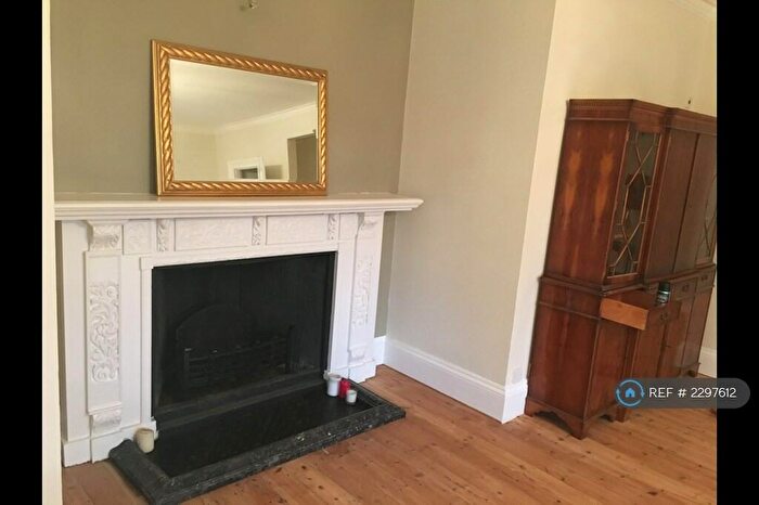 2 Bedroom Flat To Rent In Alderbourne Manor, Gerrards Cross, SL9
