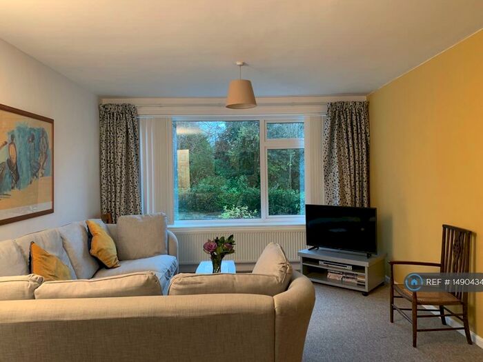 3 Bedroom Flat To Rent In Park Lane, Bath, BA1