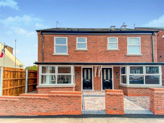 4 Bedroom Semi-Detached House To Rent In Hall End, Wednesbury, WS10
