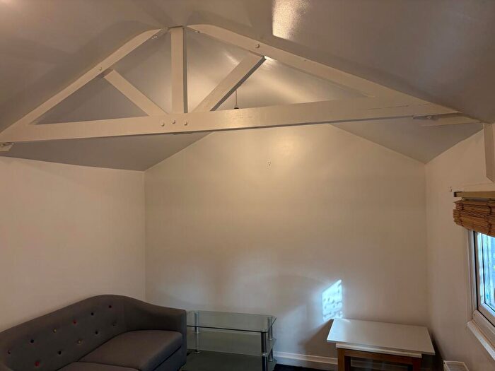 3 Bedroom Flat To Rent In Lavender Hill, Wandsworth, London, SW11