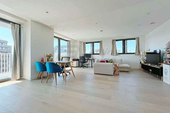 2 Bedroom Flat To Rent In Manuscript Court, Islington, WC1X