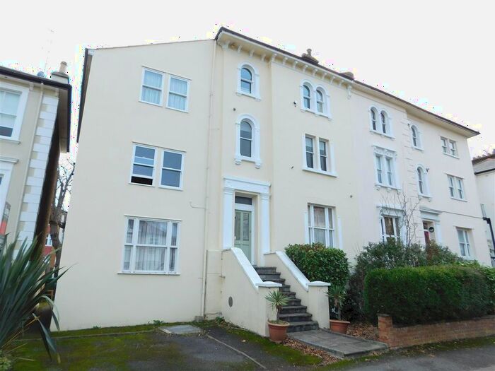 Studio To Rent In Cadogan Road, Surbiton, KT6