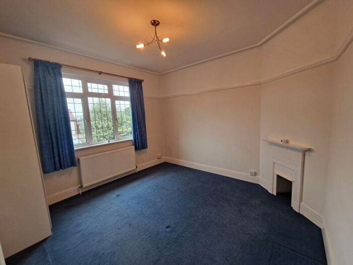 2 Bedroom Detached Bungalow For Sale In Taunton Drive, Westcliff-On-Sea, SS0