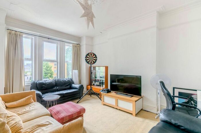 3 Bedroom Maisonette To Rent In Weir Road, Balham, London, SW12