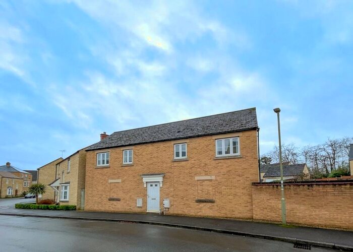 2 Bedroom House To Rent In Meadow Lane, Witney, Oxfordshire, OX28