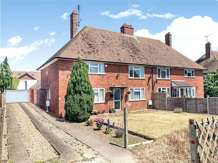 2 Bedroom Maisonette For Sale In Englefield Road, Theale, Reading, Berkshire, RG7
