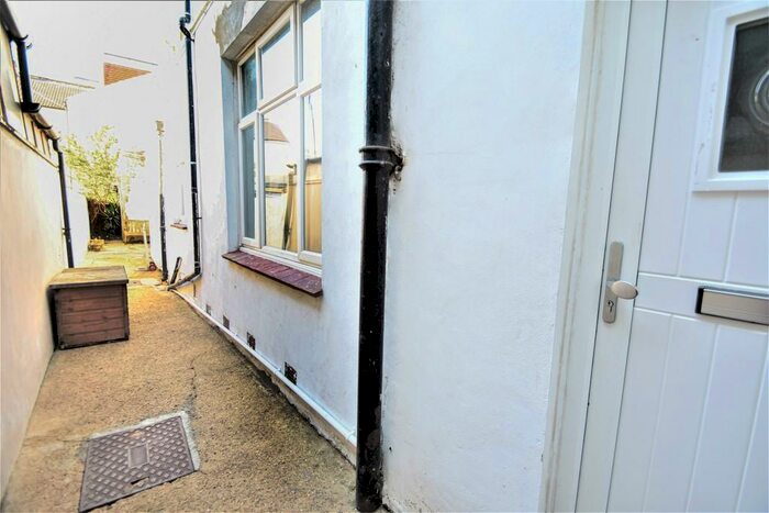 2 Bedroom Ground Flat To Rent In Chichester Road, Portsmouth, PO2